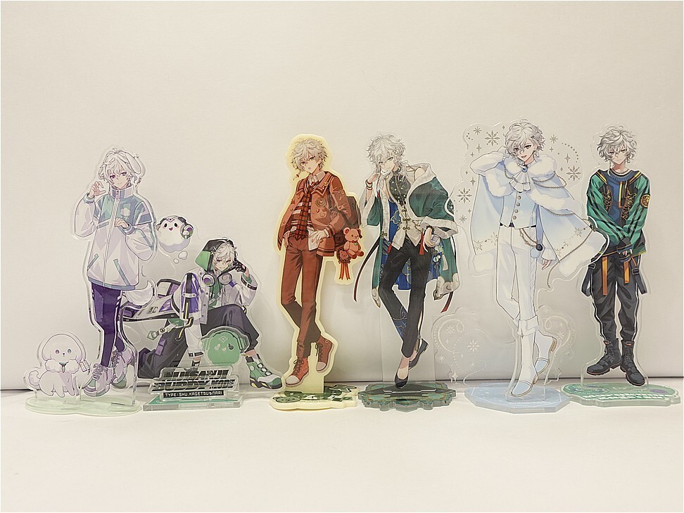 i-img972x729-17742585901323gdi0it33 1 | Vtuberグッズ買取専門店 Six anime character acrylic standees in colorful outfits arranged along a white surface, with small plush mascots and round bases nearby