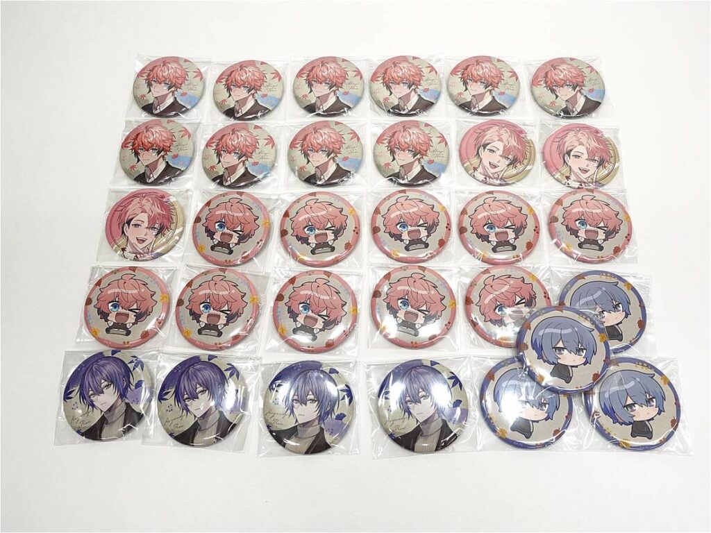 j12091518601 - Vtuberグッズ買取専門店Vtrader Grid of collectible round pin badges in plastic packaging, arranged in a neat grid across a white background, featuring pink- and purple-haired anime characters.
